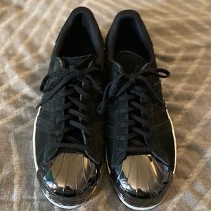 Women’s Adidas Shell Toe sneakers - size 8W